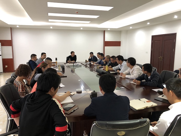 1539158909125540.jpg 抓料机产品知识培训.jpg