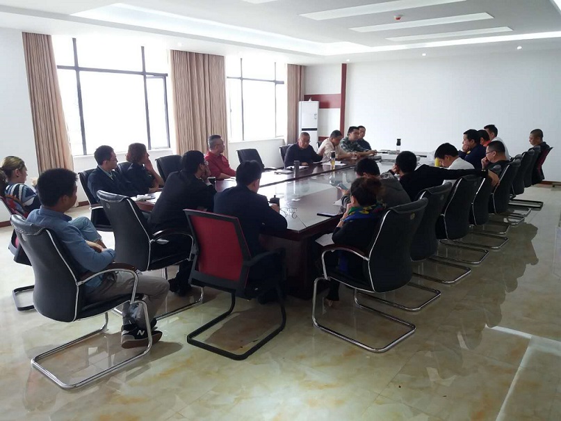 1539159084675814.jpg 抓料机,挖掘机产品售后知识培训.jpg