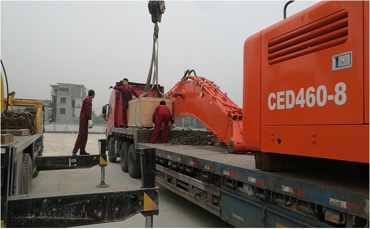 电动挖掘机安装.jpg 电动挖掘机安装.jpg