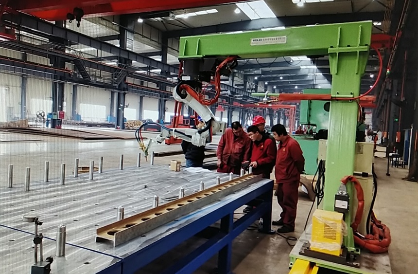 挖掘机、抓料机、抓钢机、报废汽车拆解机等系列产品加工机器人工作站