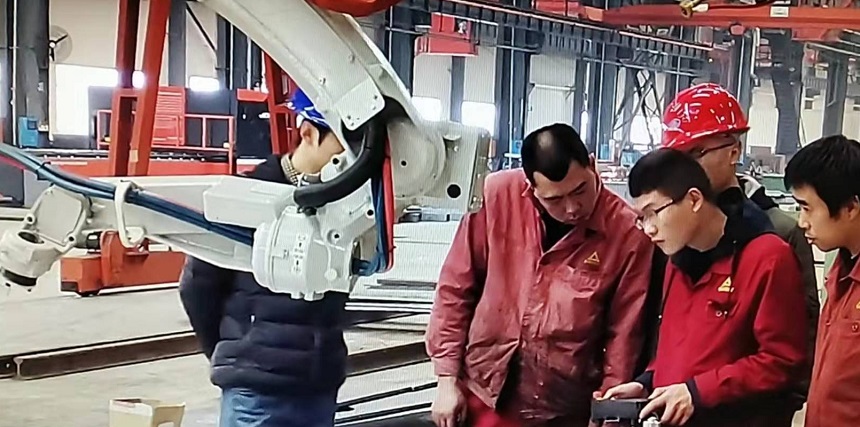 挖掘机、抓料机、抓钢机、报废汽车拆解机等系列产品智能加工工作站