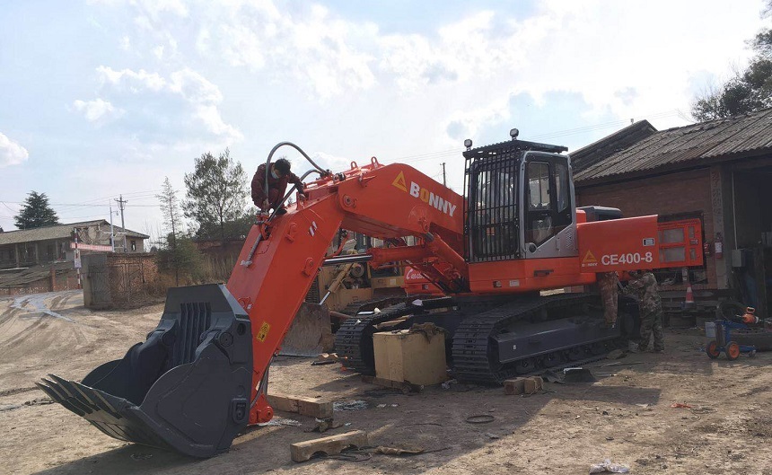挖掘机安装服务.jpg