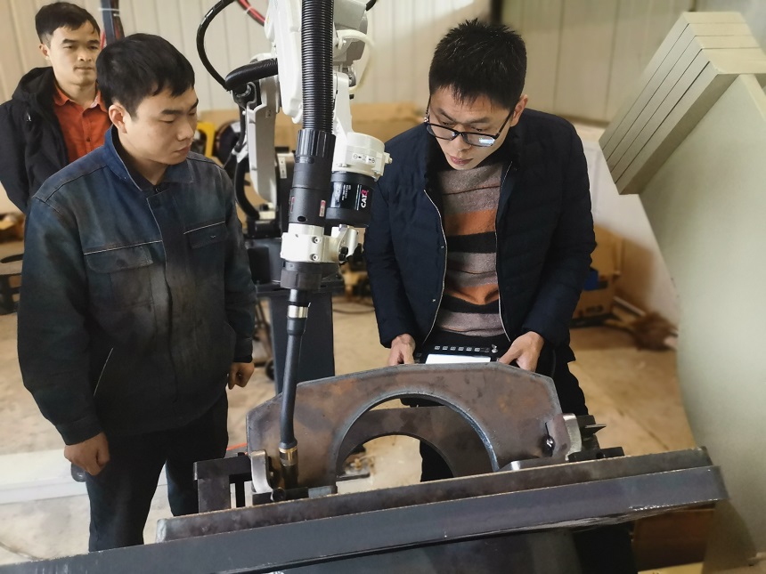 抓料机、抓钢机、挖掘机、报废汽车拆解机加工设备.jpg 抓料机、抓钢机、挖掘机、报废汽车拆解机加工设备.jpg