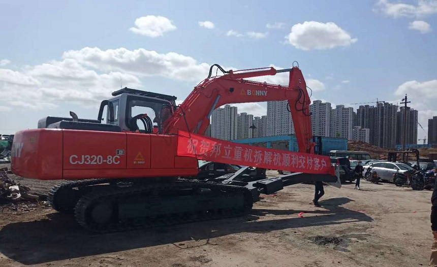 报废汽车拆解机.jpg 报废汽车拆解机.jpg