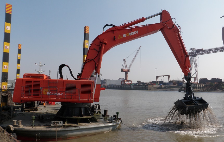 船用挖掘机.jpg