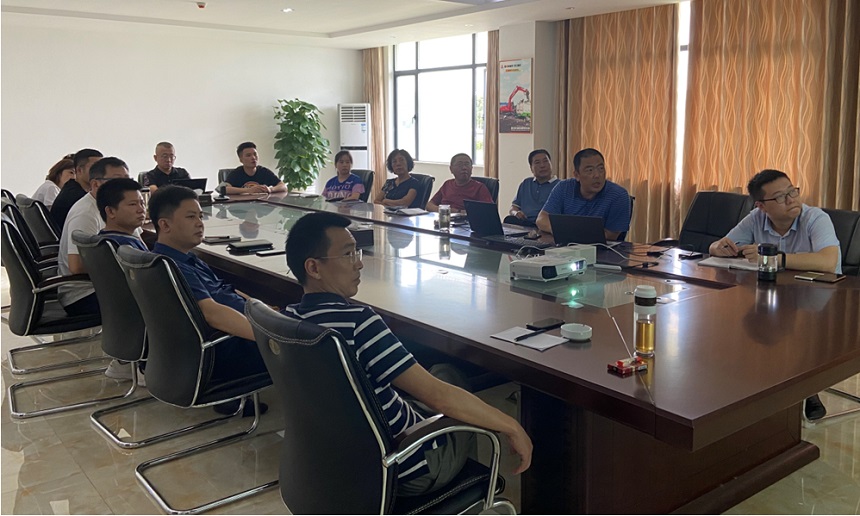 抓钢机培训.jpg 抓钢机培训.jpg