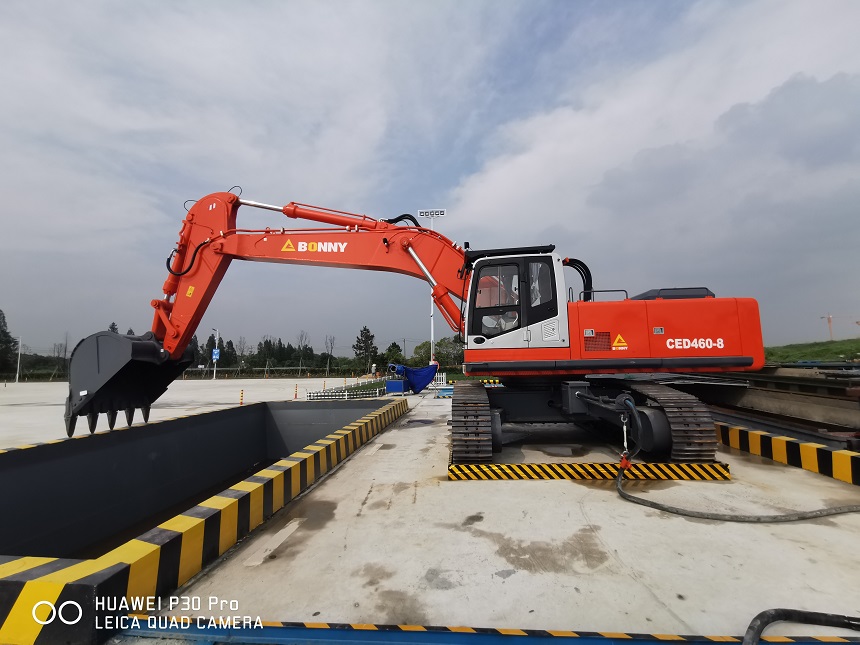 邦立重机钩机.jpg 邦立重机钩机.jpg