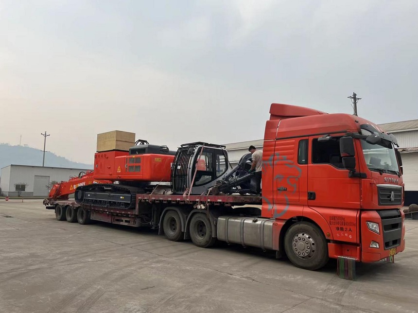 抓料机发车现场.jpg 抓料机发车现场.jpg