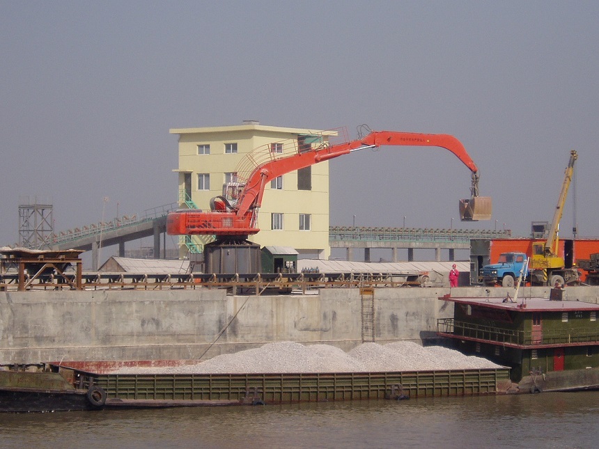 抓料机.jpg 抓料机.jpg