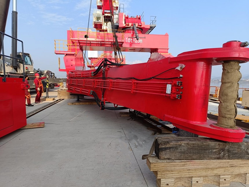 抓料机.jpg 抓料机.jpg