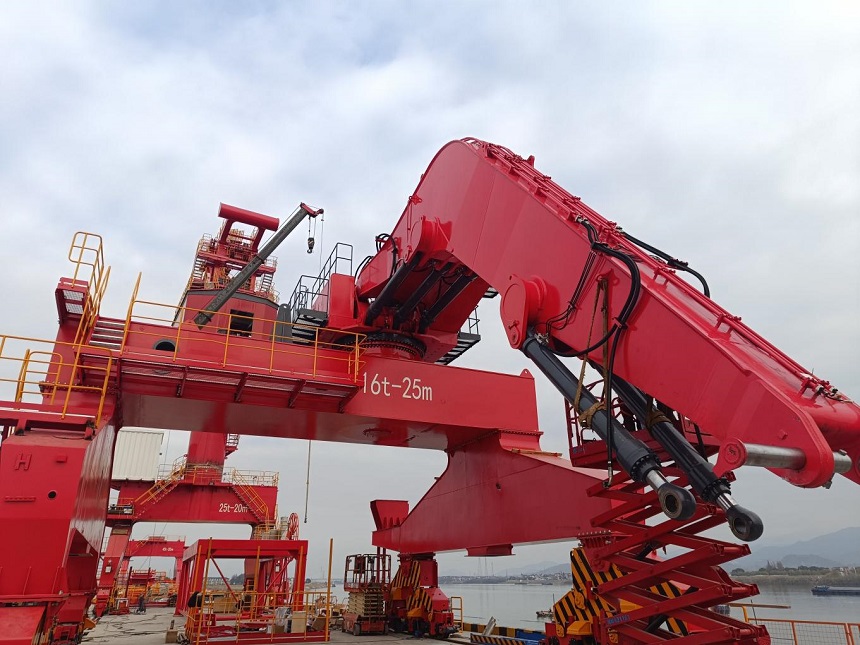 抓料机.jpg 抓料机.jpg