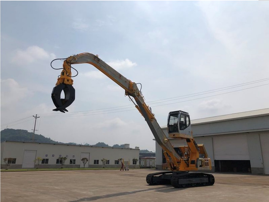 即将出口到新西兰的抓料机正式调试中