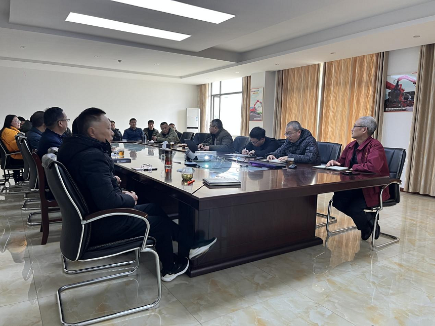 邦立重机培训会现场.png